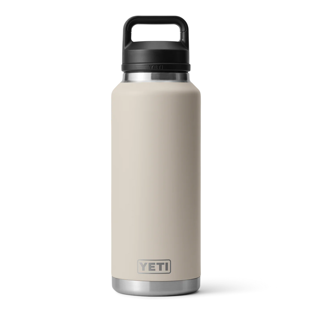 Termo Yeti 46 oz Rambler Bottle con tapa Chug Cap - Cape Taupe